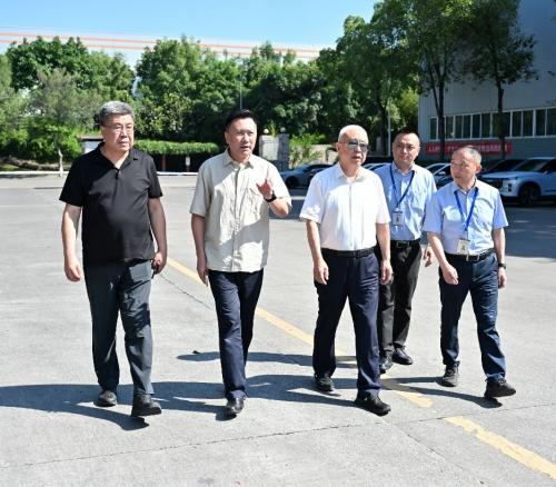 中国重机协会执行会长景晓波一行莅临东方物流板仓基地考察调研