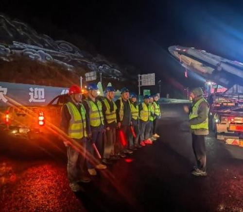 四川东方物流集团大件运输安装部圆满完成“灯泡头”设备运输任务